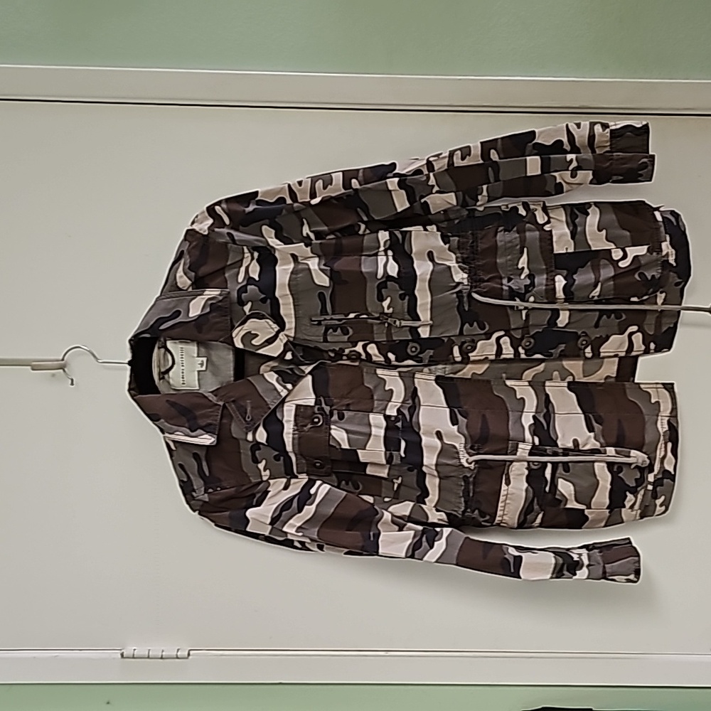 Banana Republic camo light weight jacket  Small